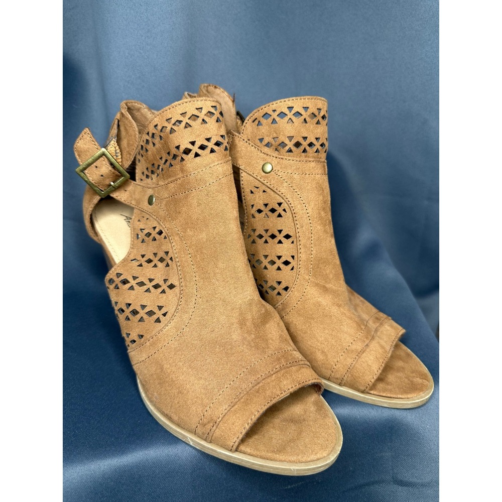 American Eagle Womens Cognac Faux Suede Laser Cut Peep Toe Block Heel Booties 11